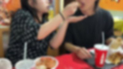 [노모] FC2-PPV-4575806 (Individual shooting, limited) Three people eating together with his girlfriend and NTR in front of me (일본AV 무수정,노모,프리미엄 AV)