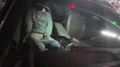 마트 주차장에서 홀딱벗고 자위하는 또라이년 (한국야동,국산야동,한국야동 실시간)